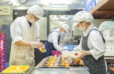 [THỰC TẬP SINH] - CHẾ BIẾN, ĐÓNG GÓI CƠM HỘP - KUMAMOTO