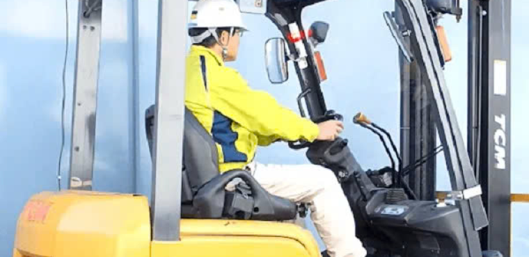 LÁI MÁY XÚC, NÂNG HẠ